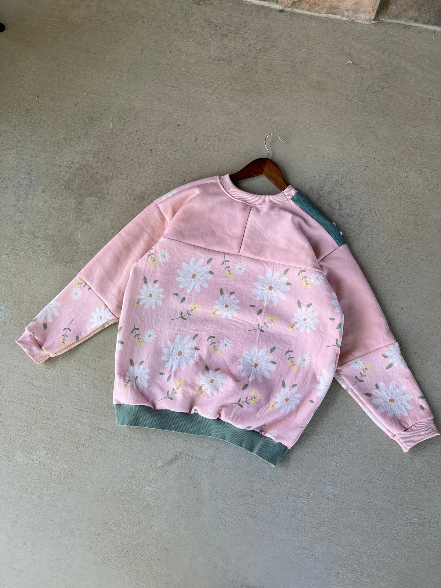 Daisy meadows patchwork crewneck (L)