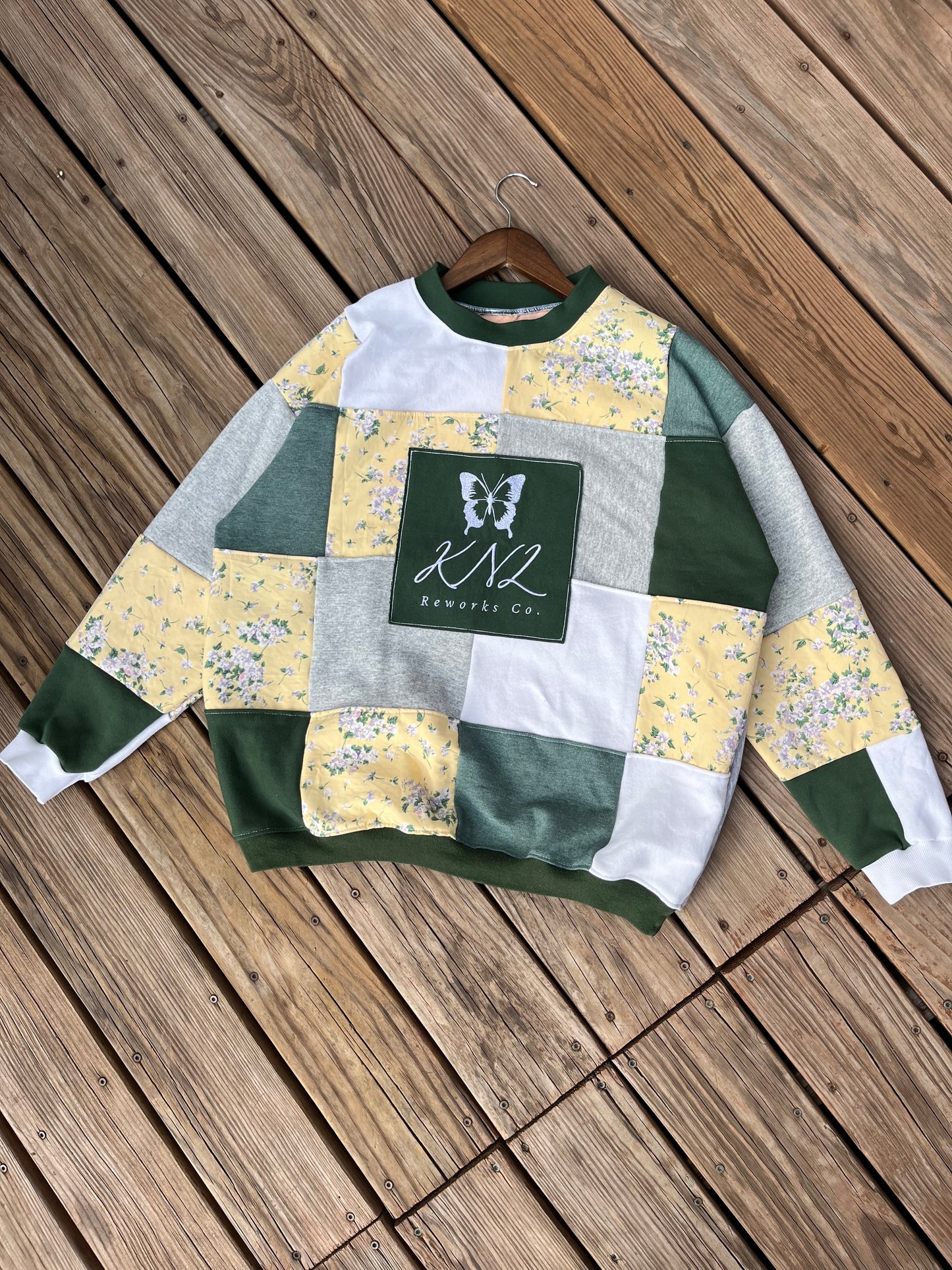 Floral whispers patchwork crewneck (L/XL)